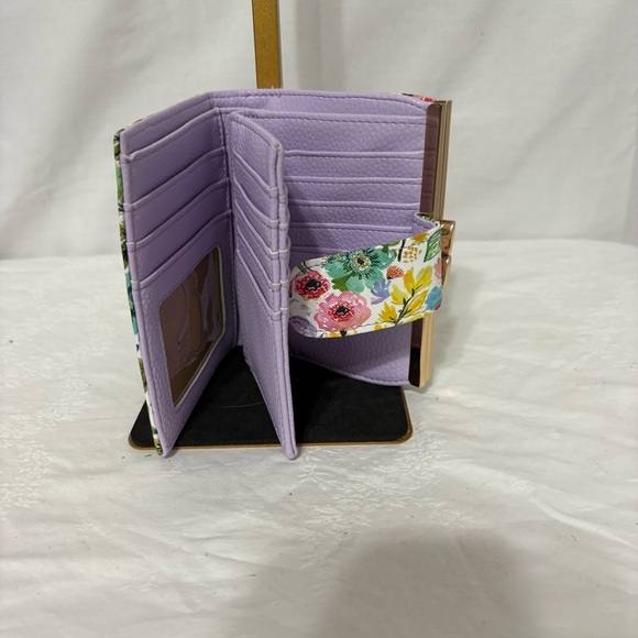 Vegan Leather Wallet in a floral print. Snap close. - Picture 6 of 9